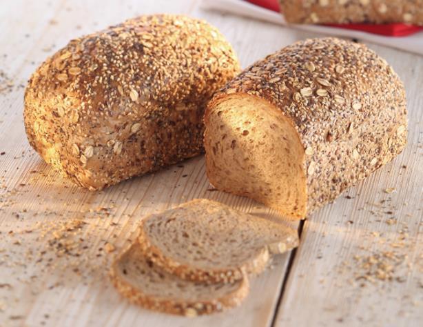 Pão de forma com Farinha de trigo Água (aprox.) Topping IREKS-TOPPING 0,200 kg 6,000 kg 16,200 kg Amassar os ingredientes até conseguir uma massa fina e elástica.