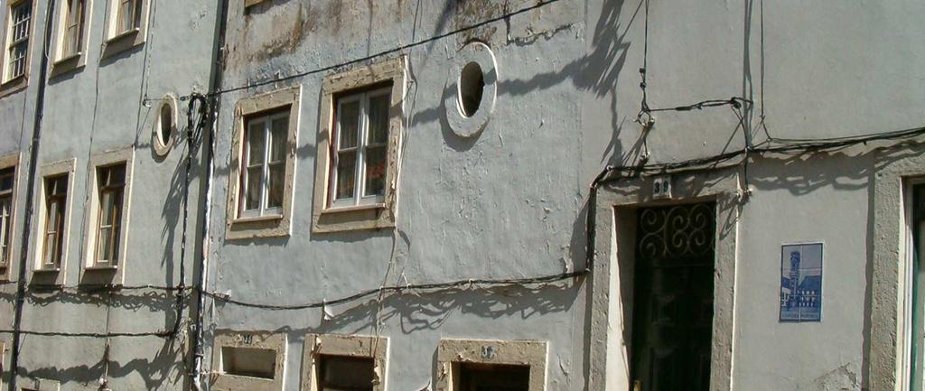 Nela entroncam a Travessa da Esperança, a Rua Dr. João Jacintho, a Rua das Flores, a Rua Padre António Vieira, a Rua Inácio Duarte e a Rua da Matemática.