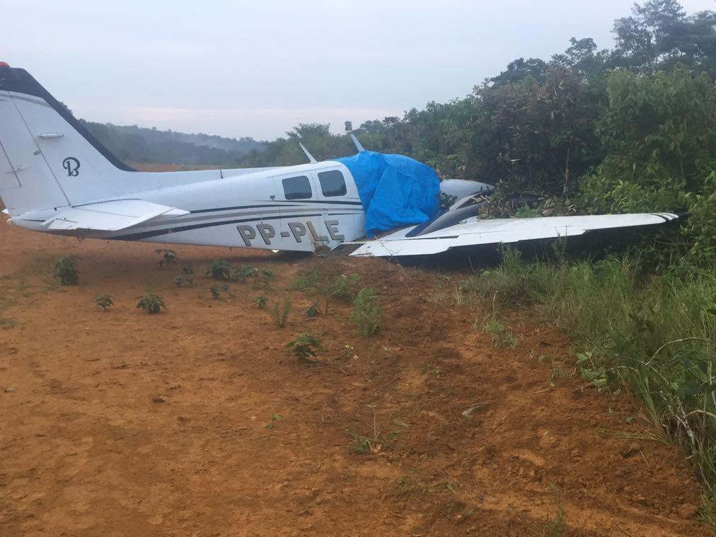 1.1. Histórico do voo A aeronave decolou do Aeródromo da Fazenda Rosa de Maio (SIYR) para o Aeródromo da Fazenda Água Azul (SNYR), ambas localizadas no município de Itaituba, PA, às 17h50min (UTC),