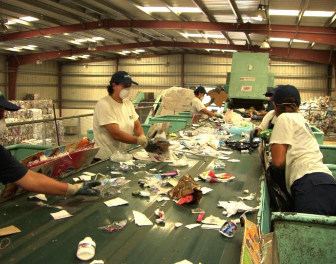 Os visitantes serão acompanhados por um técnico da ALGAR que irá mostrar e explicar o funcionamento do aterro sanitário, da estação de triagem, do ecocentro, da estação de compostagem de resíduos