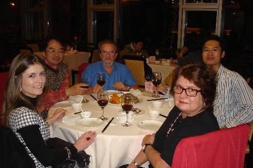 O jantar foi especial pago pela Academia. Saímos para jantar às 18h, Yu-Hong Dai, Clóvis, Zaikun, Tania e eu.
