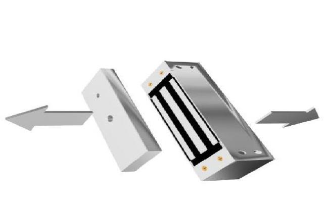 O projeto TKI optou por utilização de fechadura eletromagnética para evitar qualquer contato físico metálico entre a parte externa e interna dos painéis e porta, complementando om travamento mecânico.