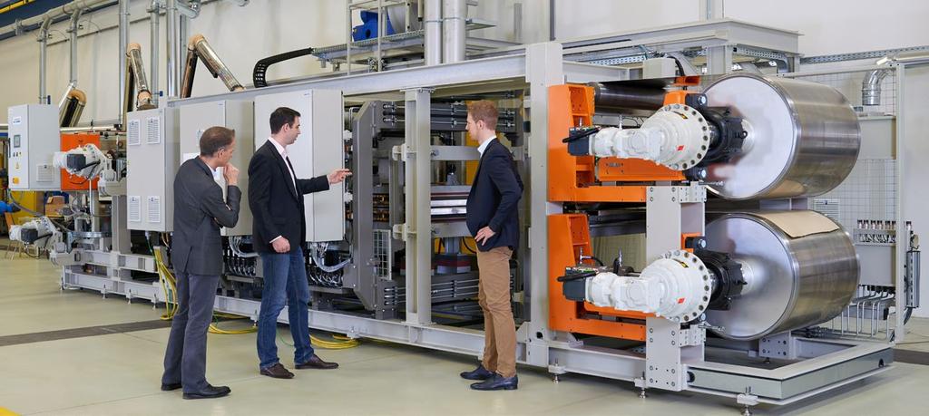 Testes de produção individualizados na Berndorf No Centro de Pesquisa e Desenvolvimento da Berndorf, na Áustria, os clientes podem nos visitar e se convencerem das vantagens da prensa modular de fita