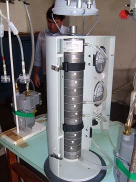31 filtro); entre 0,01 e 0,018 µm (estágio M); entre 0,018 e 0,032 µm (estágio L); entre 0,032 e 0,056 µm (estágio K); entre 0,056 e 0,1 µm (estágio J); entre 0,1 e 0,18 µm (estágio I); entre 0,18 e