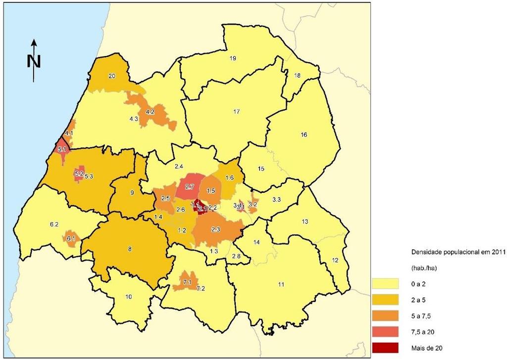 A densidade populacional de acordo com o zonamento adotado evidencia a existência de um centro mais denso (a cidade de Torres Vedras com mais de 20 hab.