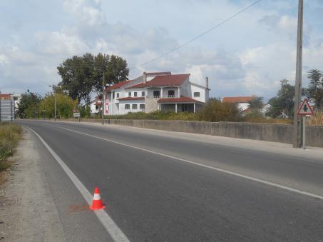 9 m 14º km Na Estrada Nacional 114 no sentido Santarém Almeirim, 4,60m após o 2º poste de iluminação que se