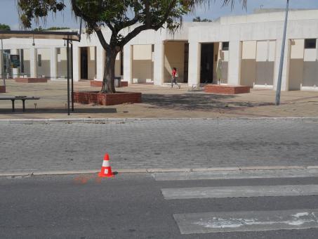 20 m Meta Na Avenida Vinte e Cinco de Abril, 0,78m antes do final da passadeira que se encontra situada em frente à