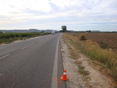 10 m 9º km Situado na Estrada Nacional 114, 128m antes do poste em cimento dos CTT no sentido Almeirim Santarém.