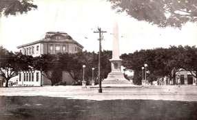 08. Observe as imagens. 1 2 Praça Sete, em Belo Horizonte, na década de 1940.