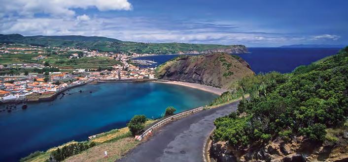 Açores ARQUIPÉLAGO DOS AÇORES O arquipélago dos Açores, devido à sua localização estratégica em pleno Oceano Atlântico, tem características naturais únicas no mundo.