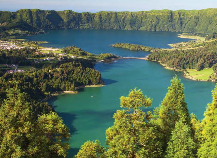 2º DIA SÃO MIGUEL Dia livre para explorar a ilha de São Miguel, a maior do arquipélago dos Açores, marcada pela paisagem verdejante e pelas maravilhosas lagoas das Sete Cidades, Furnas e Fogo.