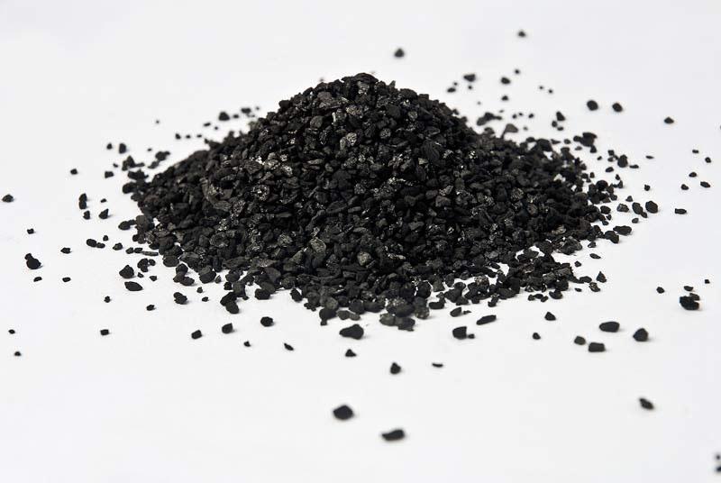 Carvão ativado É uma forma do carbono puro com partículas de baixa granulometria que adsorvem impurezas sem modificar a composição química da substância a ser tratada Têm alta capacidade de coletar
