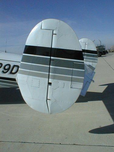 (ou trim tabs) Beechcraft Super 18 (1937) aviocr@ita.
