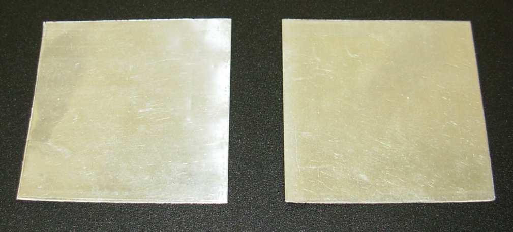 placas de alumínio com grau de pureza de 99,9%, cada uma com uma espessura de 0,1 mm ±