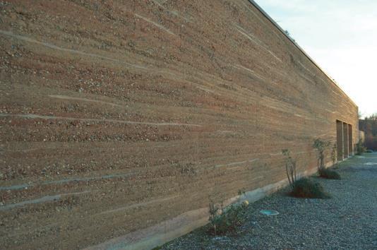 Capítulo 2 - A Construção em terra A taipa é uma técnica com maior incidência de utilização em climas quentes e secos, com pouca precipitação, pois o material é pouco resistente à água.