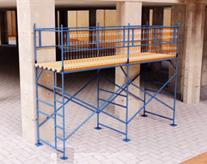 Permitem o acesso de pessoas e materiais à obra, sendo muito utilizados em serviços de manutenção de fachadas e de construção, quando não é possível o acesso pela parte interna da obra.