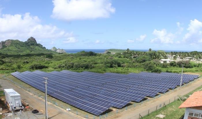 Usinas Solares Fotovoltaicas Usina Solar Noronha I Início da operação em julho de 2014 Potência instalada de 400 kwp (quilowatt-pico) Investimento de R$