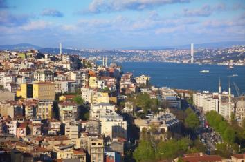 negócios, golfe, iate, montanha, mergulho e balonismo. Maior cidade do país, Istambul é uma das cidades mais importantes da história.