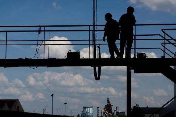 Normas de Segurança em Trabalhos em Altura Com esta ação de formação, os formandos ficarão a conhecer as normas de segurança adequadas para a realização de trabalhos em altura, para a utilização de