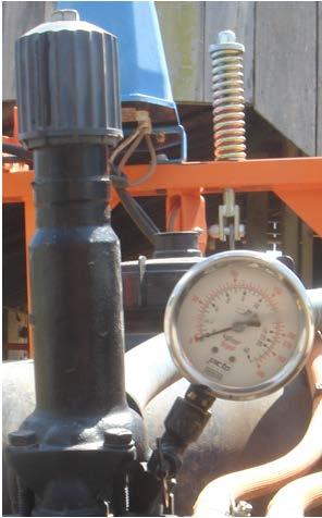regulador de pressão (Figura 23), pois estes indicam e controlam a pressão do sistema, para que a mesma obedeça aos limites mínimos e máximos determinados pelo fabricante das pontas.