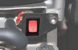 Posicione a alavanca do afogador para cima (Acionando o afogador). 3. Partida elétrica - Pressione o botão ligar. OBS.