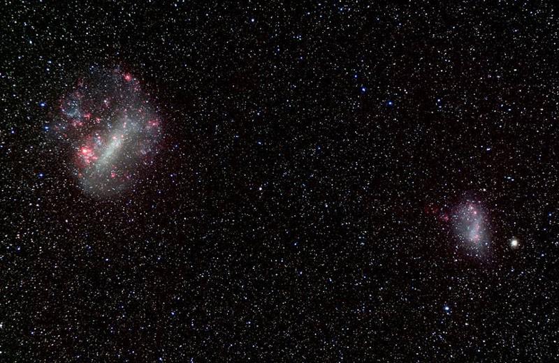 * Seguem-se as galáxias lenticulares (têm componente esferoidal e disco bem visíveis) * Após as lenticulares, do centro para a direita: espirais em duas sequências paralelas - espirais com e sem