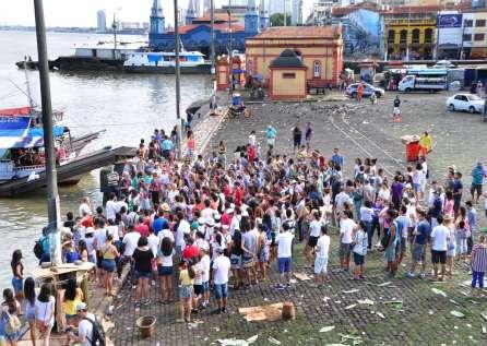 Foto 01: Roteiro da Cidade Velha no ponto em que ocorre a Feira do Açaí Fonte: Marivaldo Pacoal (janeiro, 2016) b) Roteiro do Ver-o-Peso ao Porto de Belém (desde outubro de 2011) O segundo roteiro