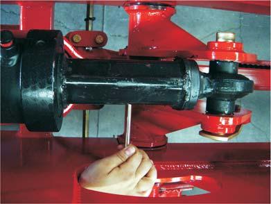 - Utilize sempre o terminal de engate rápido da máquina da mesma marca e modelo daquele usado no trator. 2.