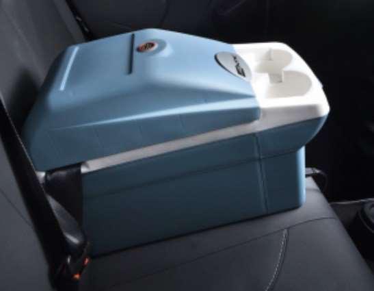 Mini Geladeira Cooler O acessório permite resfriar e aquecer bebidas e alimentos dentro do carro.