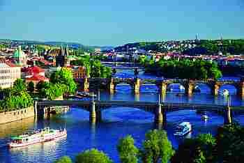 Oportunidade para apreciar as mais belas vistas da cidade iluminada e conhecer os 4 núcleos mais antigos de Praga. DIA 7 / QUARTA-FEIRA PRAGA Café da manhã no hotel.