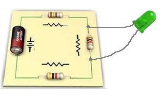 10) Na associação representada abaixo, a potência total do circuito é de 720W. Calcule o valor da resistência desconhecida.