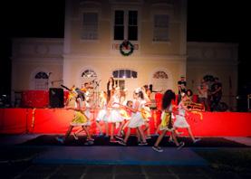 No dia 05 de dezembro, o corpo de dança Vem dançar na AABB realizou apresentações na Praça Siegrified