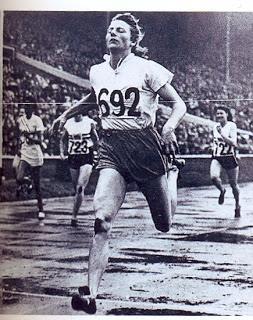 mulheres Abebe Bikila- etíope em 1960 bateu o recorde em