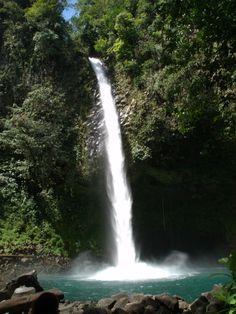 É uma zona de reservas naturais protegidas (que incluem também a Lagoa Arenal) com uma riquíssima ecologia, flora e fauna.