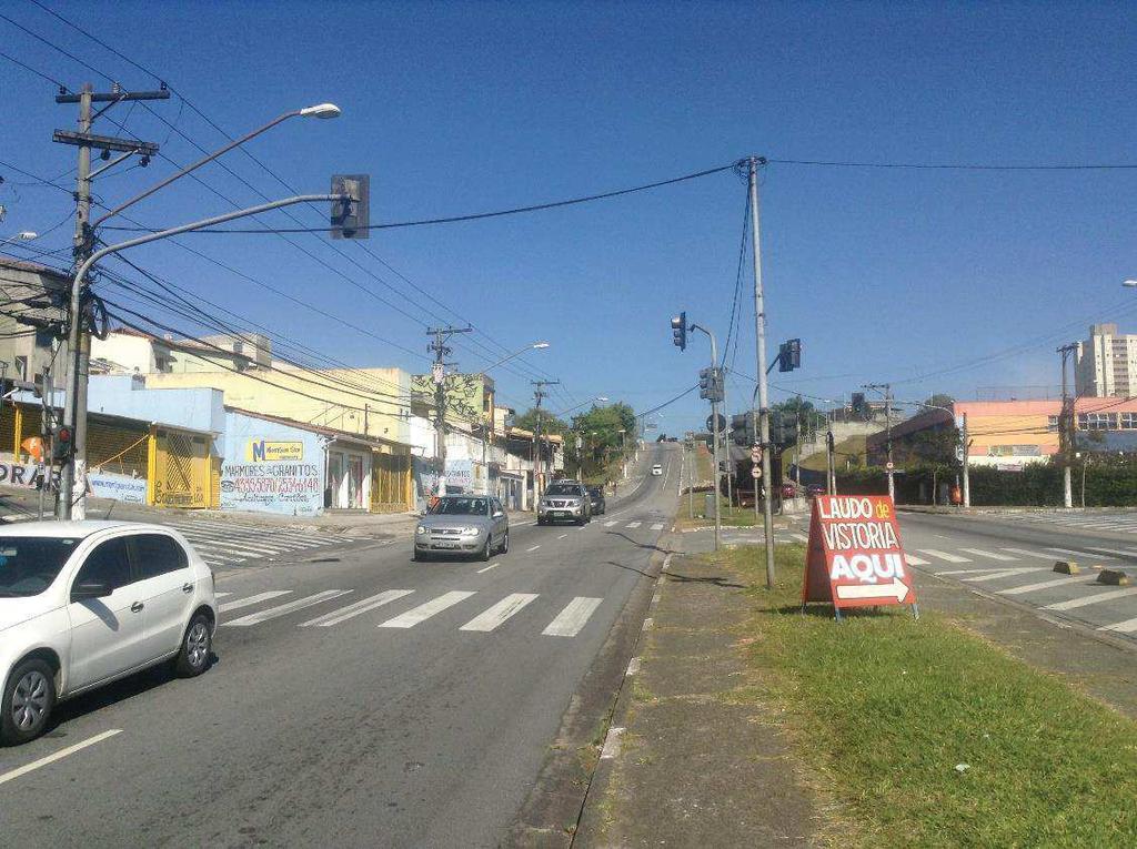 R E L A T Ó R I O F O T O G R Á F I C O : As fotografias a seguir ilustram os detalhes da Avenida Luiz Pequini e os aspectos gerais do