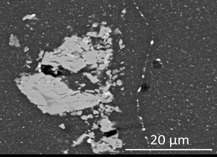 47 Figura 36 - Imagem com elétrons retroespalhados obtida por microscopia eletrônica de varredura dos precipitados encontrados na amostra superenvelhecida a 300 C por 72 horas.