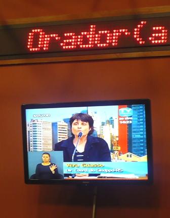 Tribuna foi transmitida ao vivo pela TV Câmara.