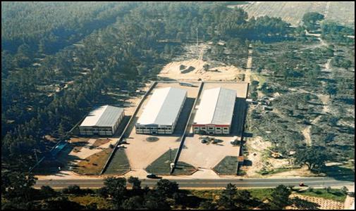 000 M2 na zona de Palmela onde construímos a fábrica com 1.500 M2 de área coberta tendo-nos mudado para as novas instalações em 1986. Passados dois anos alargamos as instalações e construímos mais 1.