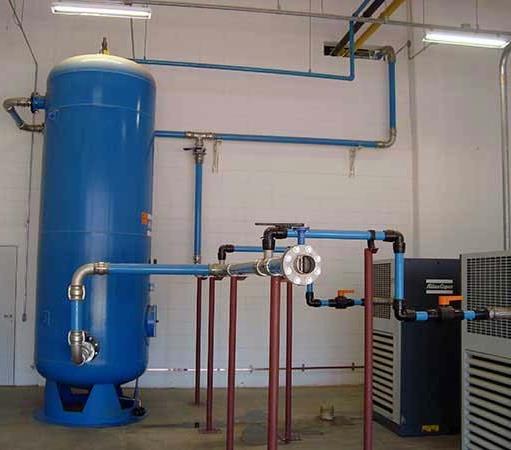Instalação de Ar Comprimido Reservatório de Ar Comprimido Evita o acionamento do compressor para eventuais consumos de ar.