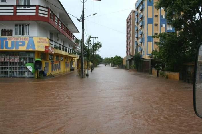 Figura 286. Área central do Município de Itapoá inundada em virtude das chuvas de novembro de 2008. Fonte: www.cenacid.ufpr.br/santacatarina/santacatarina1.doc.