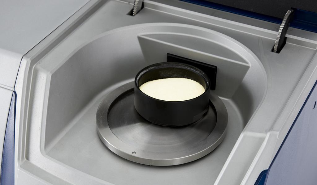 NIRS DS2500 Dairy Powder analyzer para uma produção sustentável de leite O NIRS DS 2500 para análise de lácteos é uma nova geração de analisador por infravermelho próximo (NIR) que ajuda você a