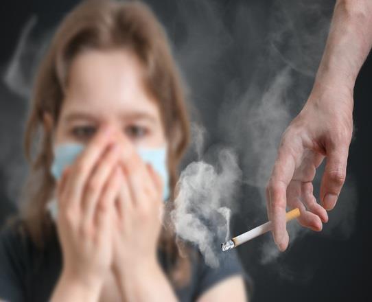 IRLANDA Por que não fumantes estão sofrendo cada vez mais com o câncer de pulmão "O câncer de pulmão em pessoas que não fumam não é uma questão trivial", diz Charles Swanton, médico chefe da