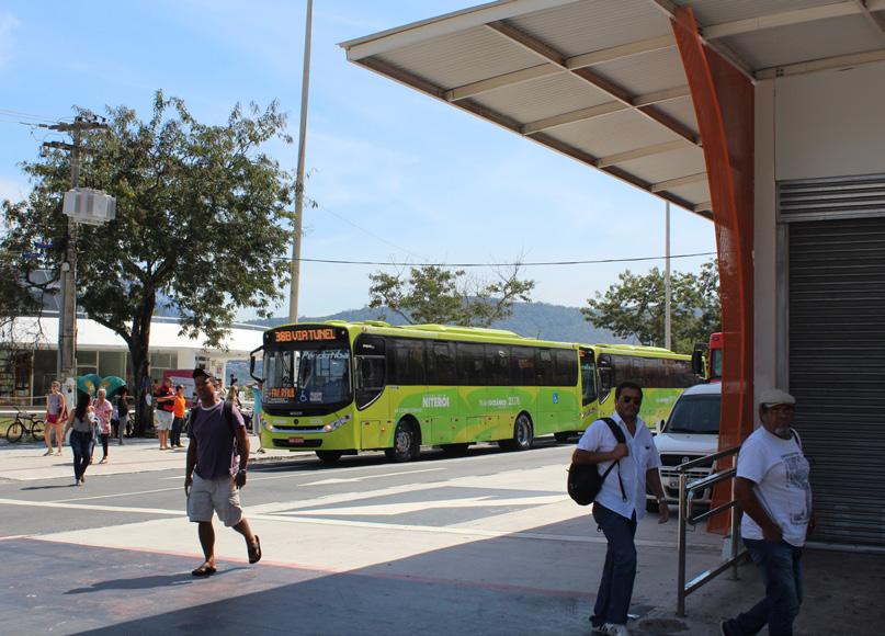 Figura 17. Estação de BHLS Charitas em frente à estação hidroviária (Catamarã), que faz conexão com o centro da cidade do Rio de Janeiro. Fonte: ITDP Brasil.