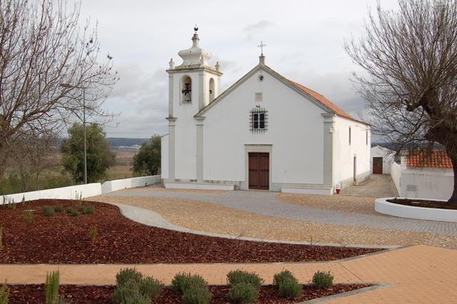 É um templo do último quartel do século XVII, como testemunha a data de 1678 gravada na pedra por sobre a porta da fachada.