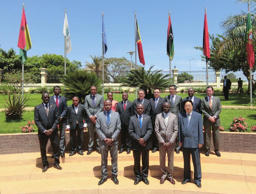 幾內亞比紹總統瓦斯閣下與代表團合影 Fotografia com o Presidente da