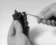 3. Acionamento das chaves fim de curso Cabeça do pino de pressão As versões com conector IEC 60-1 podem ser utilizadas apenas nos circuitos PELV.