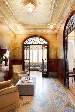 Duplex Catalunya: um luxuoso apartamento de finais do século XIX, cuidadosamente renovado, com uma combinação perfeita do estilo modernista e das últimas tendências em