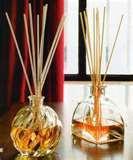 Diferença entre Óleo Essencial e Essência Essência Os aromas sintéticos são desenvolvidos em laboratórios e podem muitas vezes reproduzir com perfeição o aroma