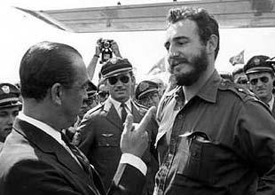 por Fidel Castro e mais 14 guerrilheiros que derrubaram o governo