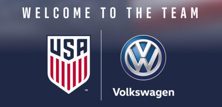 Volkswagen aposta em futebol dos EUA POR POR ERICH REDAÇÃO BETING A Volkswagen aproveitou o Salão do Automóvel de Detroit para divulgar uma parceria com a US Soccer, a federação americana de futebol.